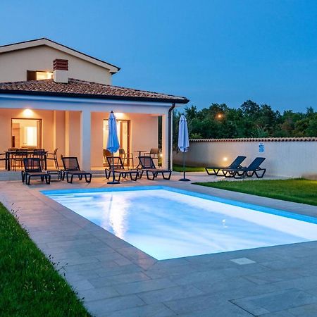 Holiday House Luca Porec Bagian luar foto