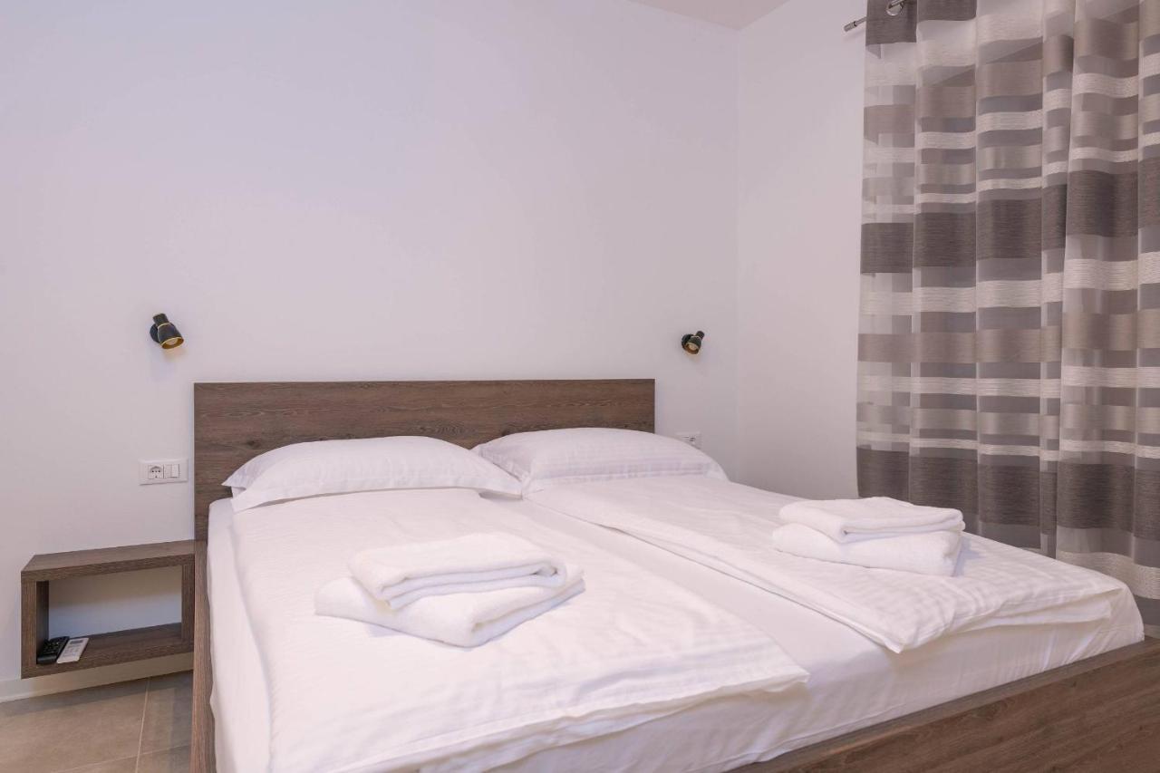 Holiday House Luca Porec Bagian luar foto