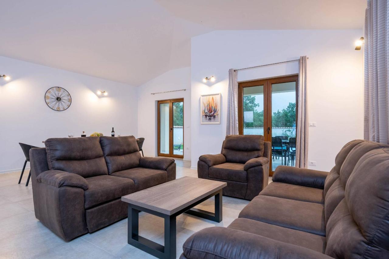 Holiday House Luca Porec Bagian luar foto