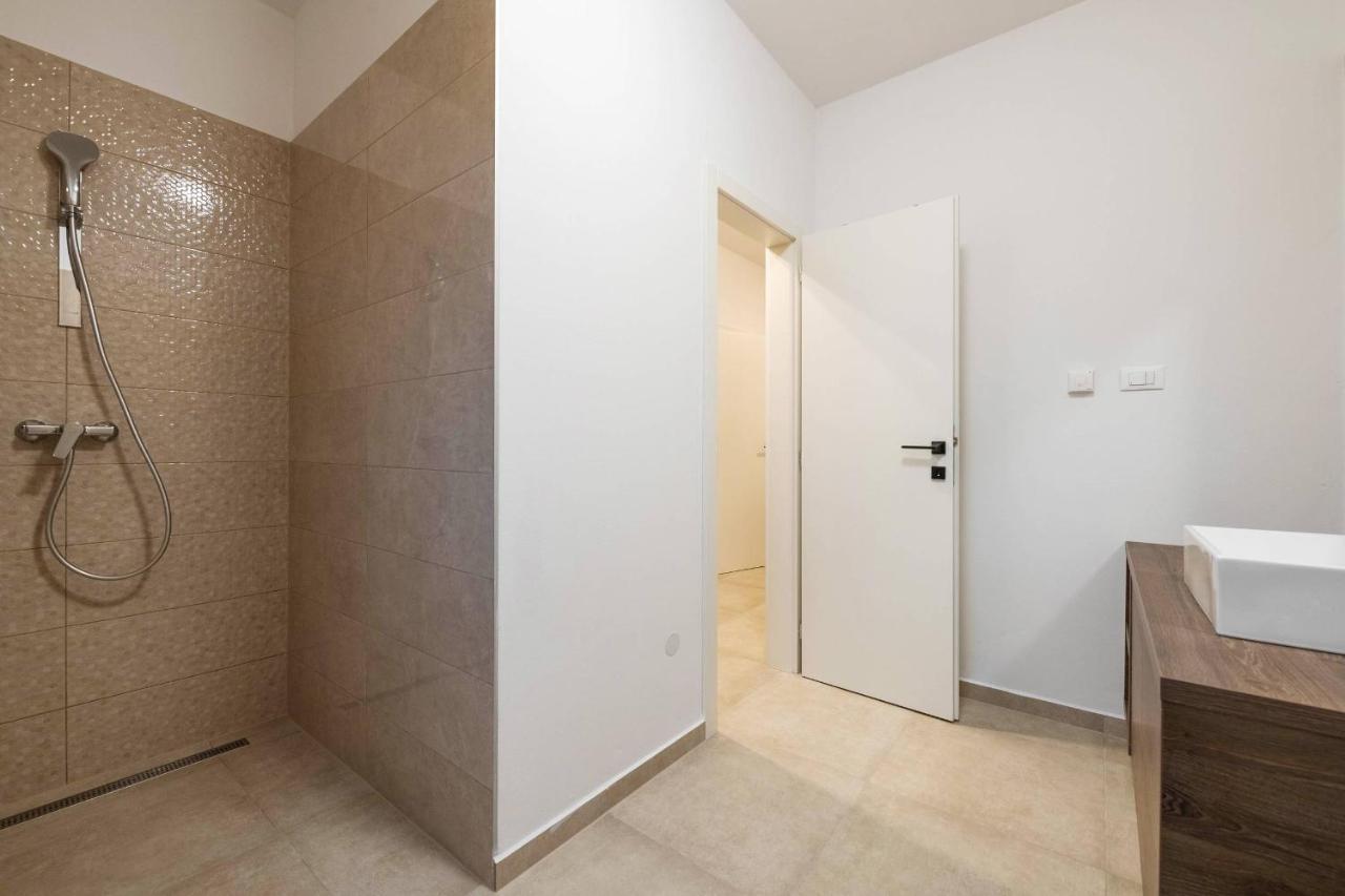 Holiday House Luca Porec Bagian luar foto