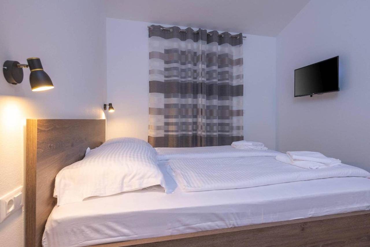 Holiday House Luca Porec Bagian luar foto