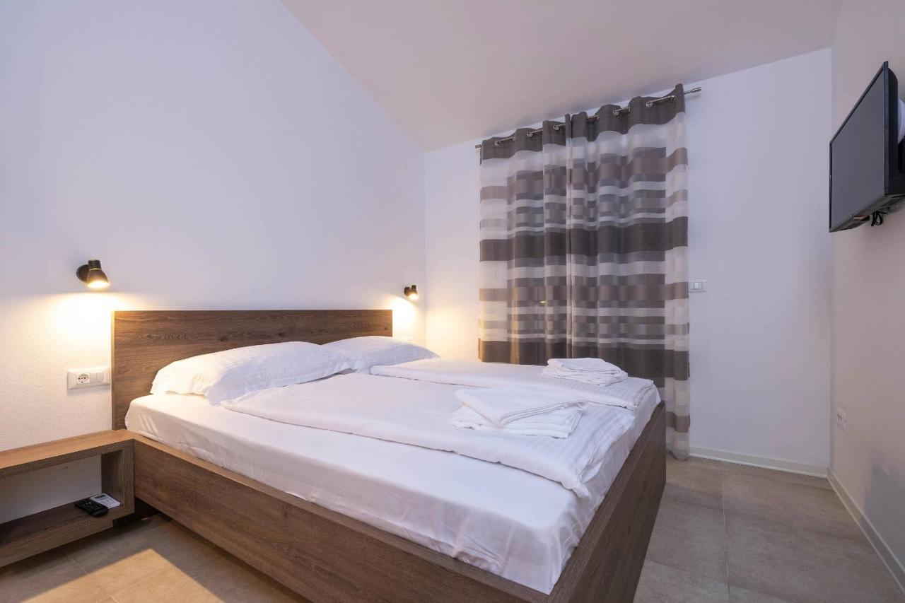 Holiday House Luca Porec Bagian luar foto