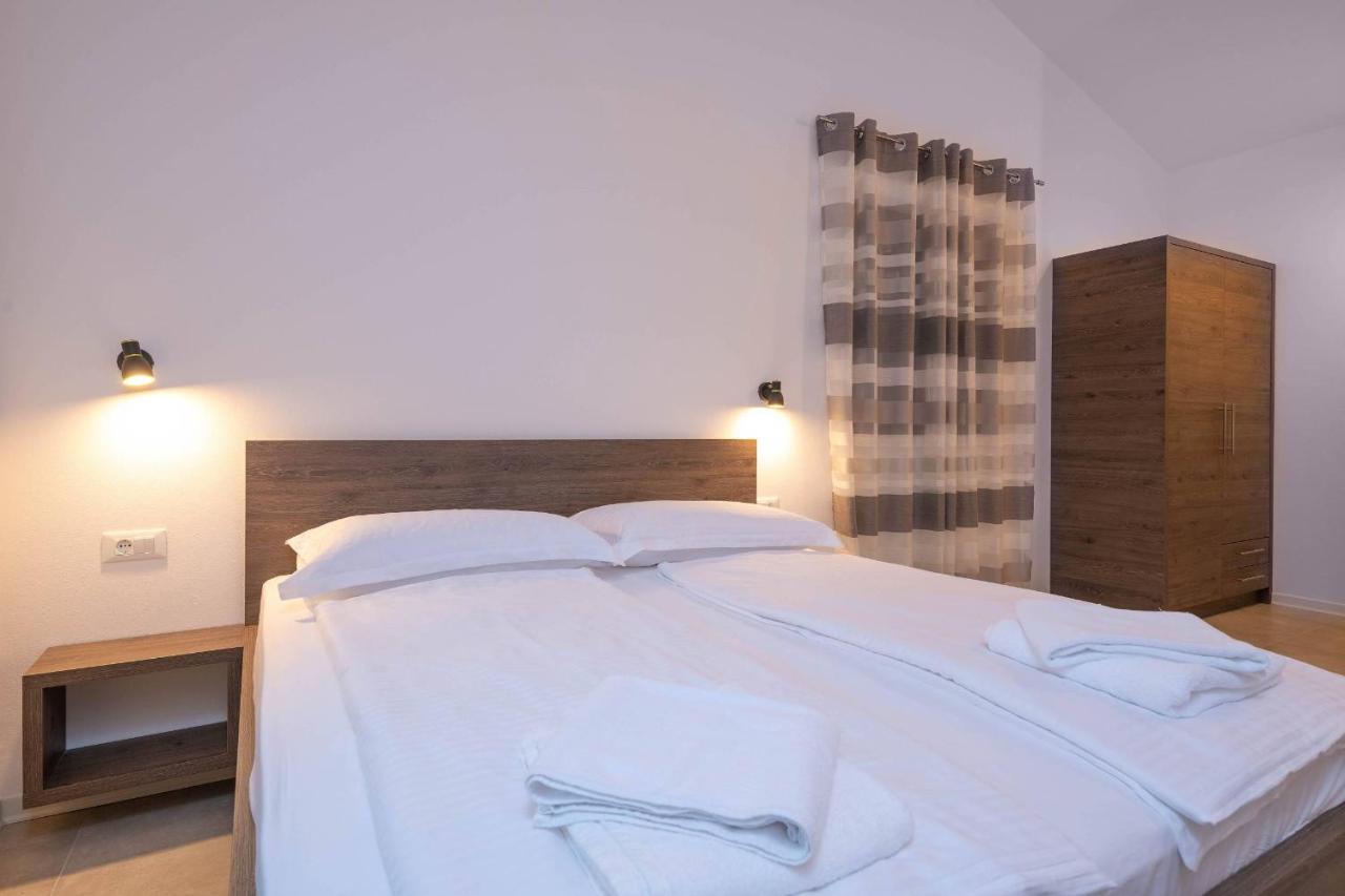 Holiday House Luca Porec Bagian luar foto