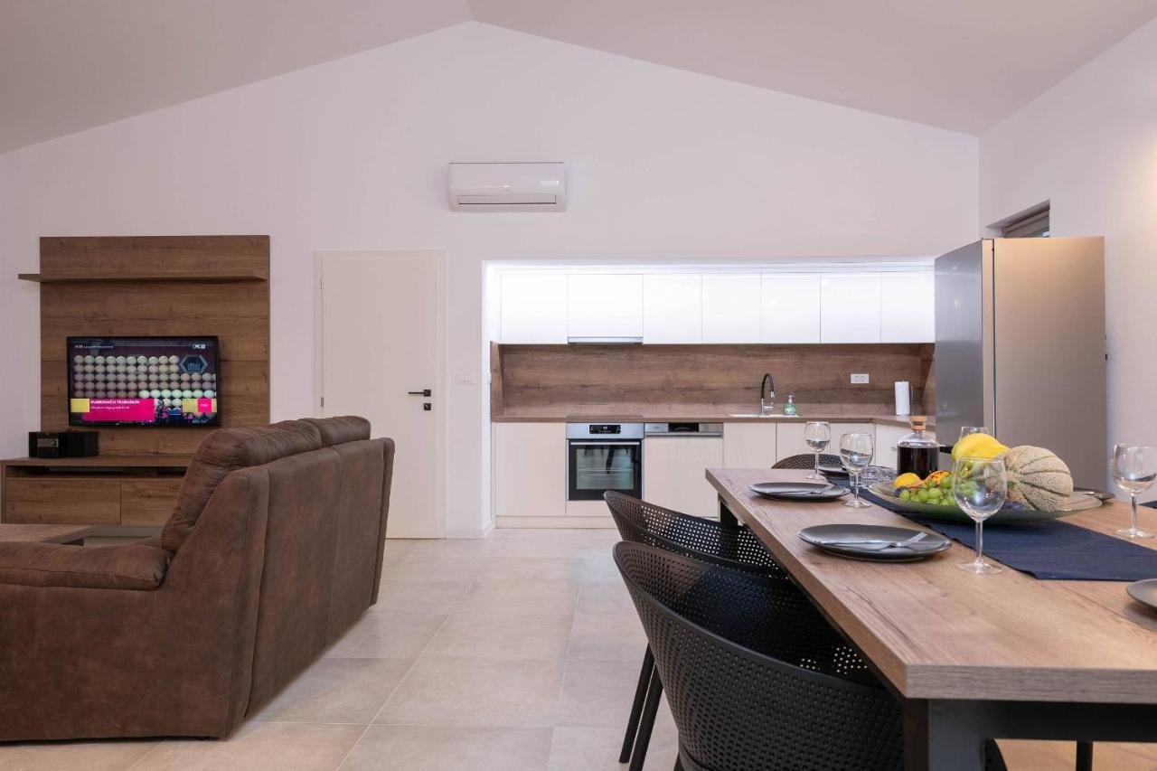Holiday House Luca Porec Bagian luar foto