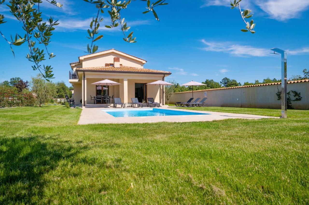 Holiday House Luca Porec Bagian luar foto