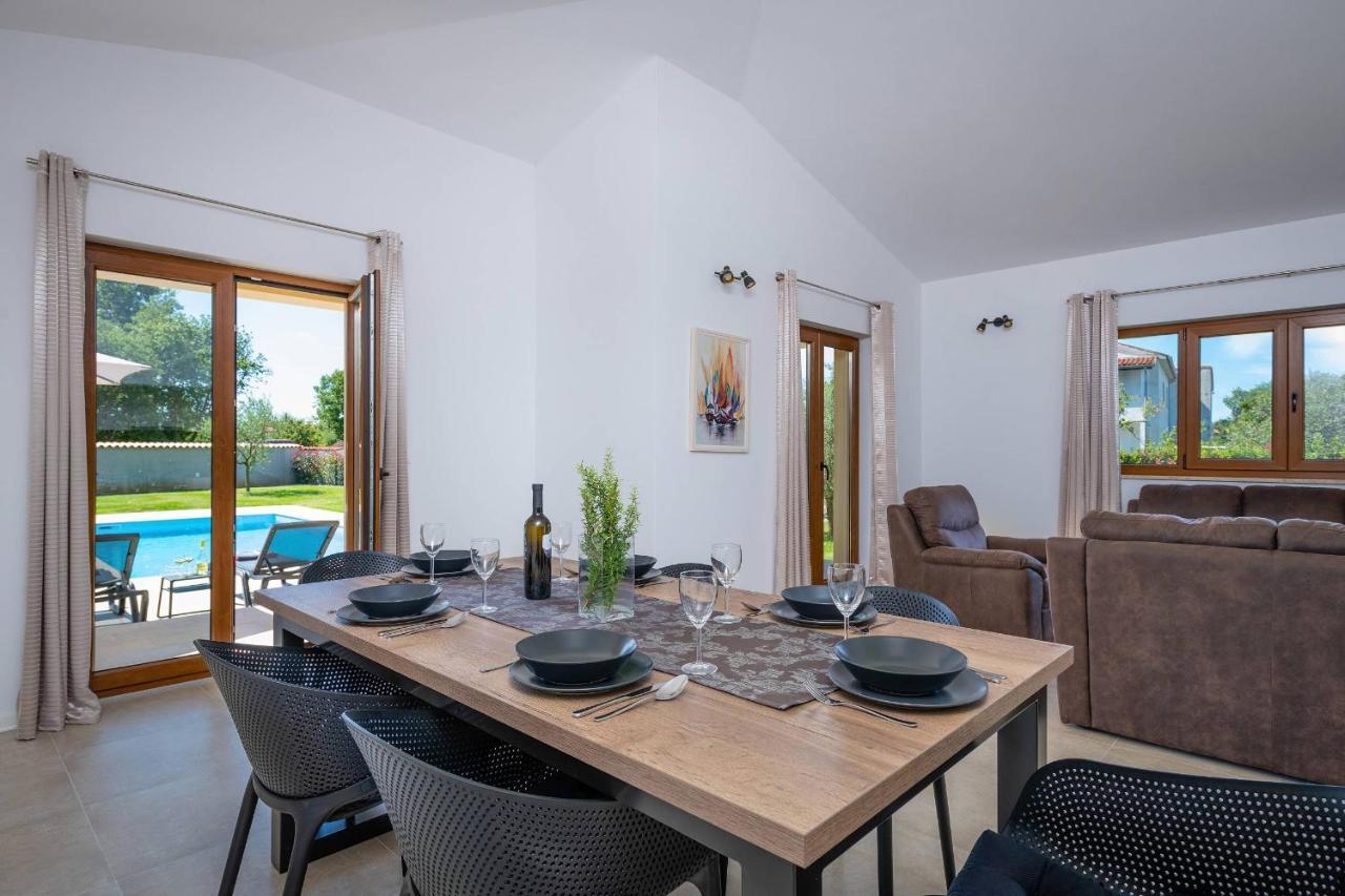 Holiday House Luca Porec Bagian luar foto