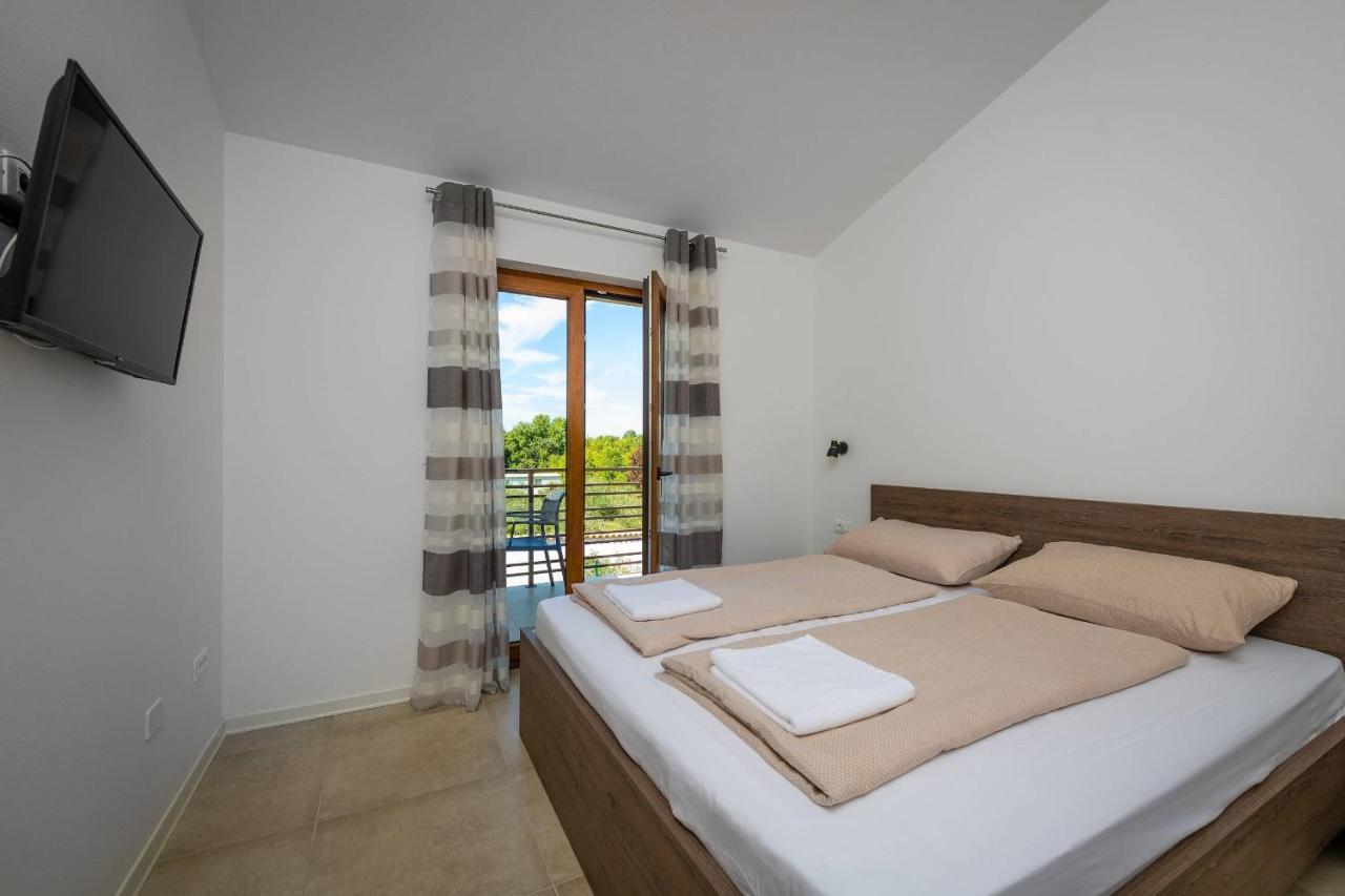 Holiday House Luca Porec Bagian luar foto