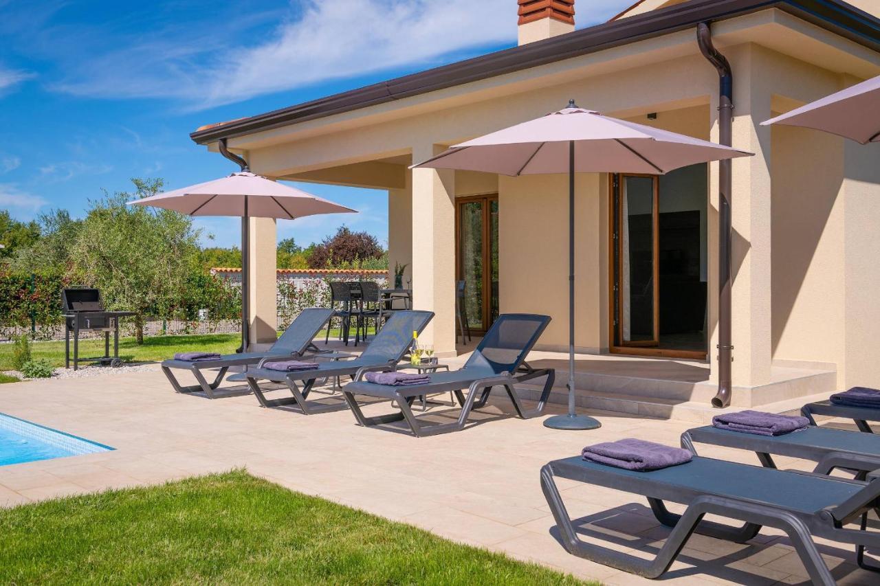 Holiday House Luca Porec Bagian luar foto