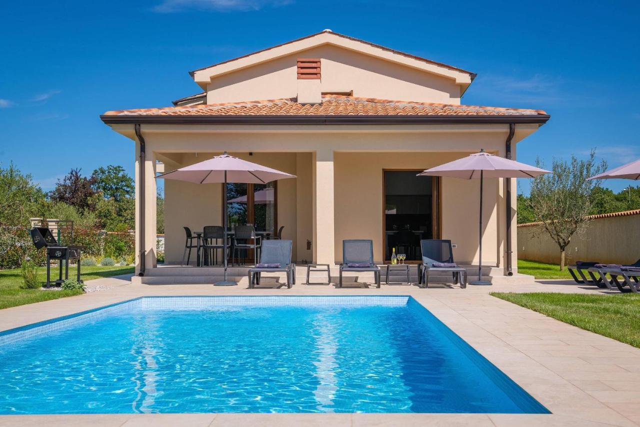 Holiday House Luca Porec Bagian luar foto