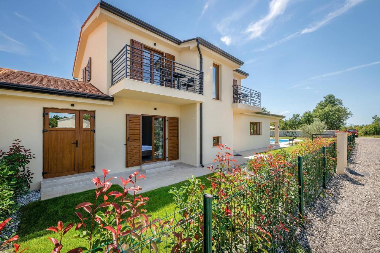 Holiday House Luca Porec Bagian luar foto