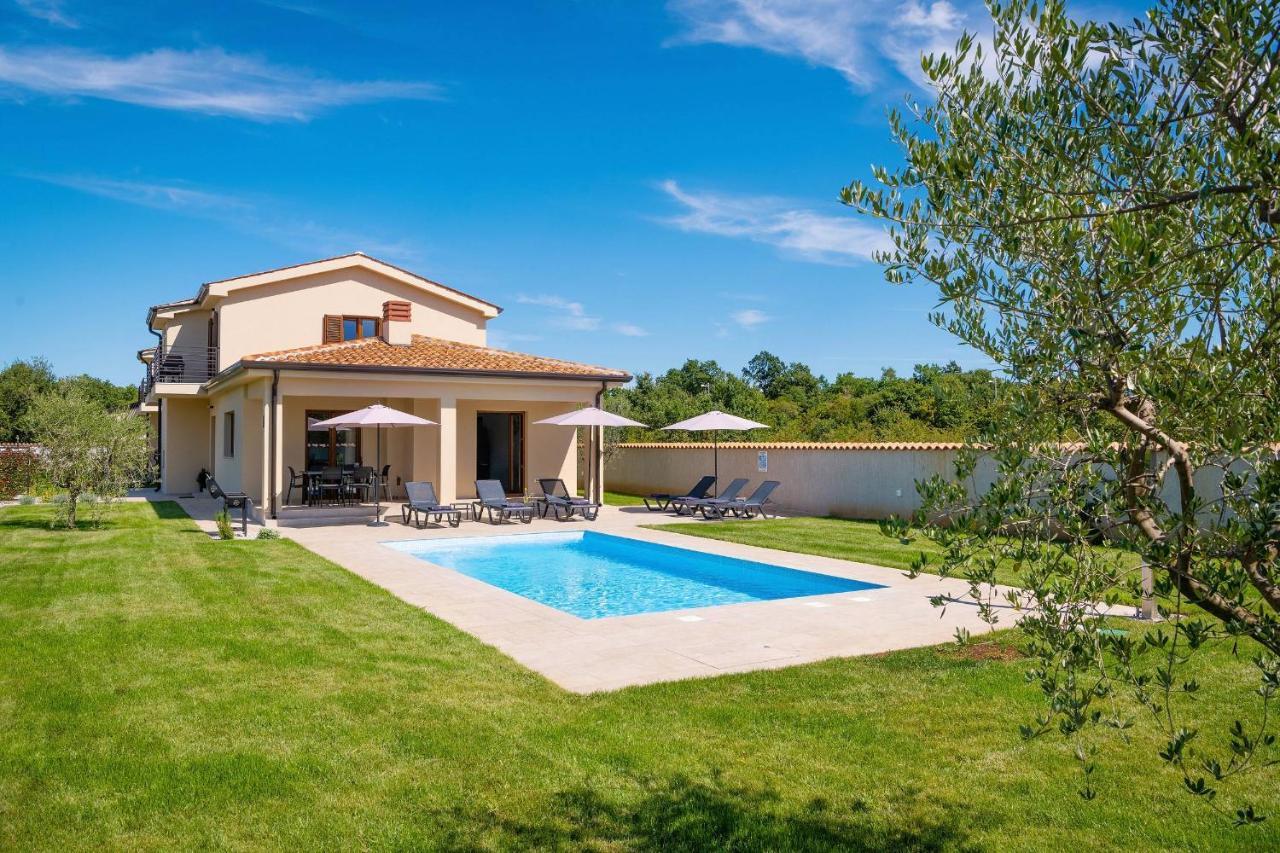 Holiday House Luca Porec Bagian luar foto