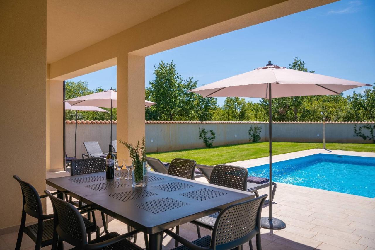 Holiday House Luca Porec Bagian luar foto
