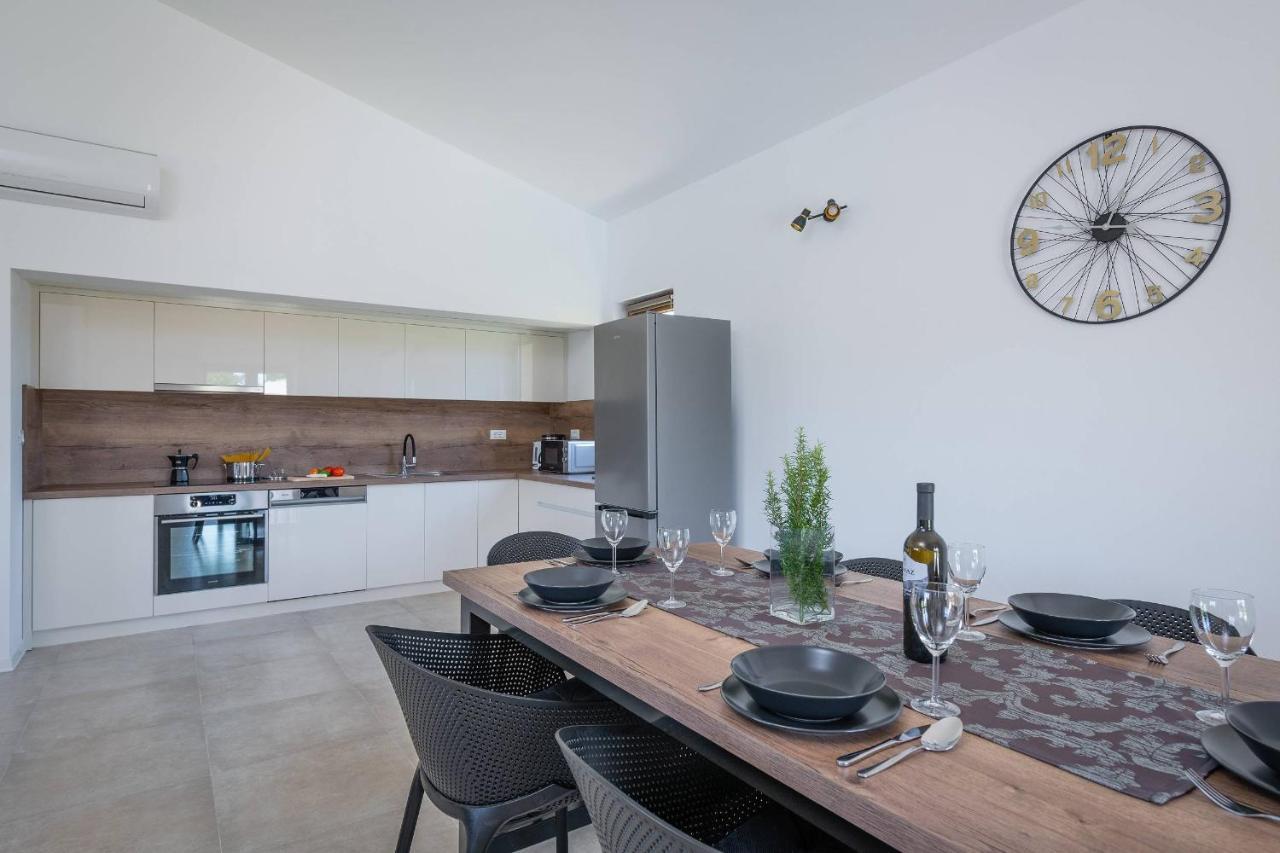 Holiday House Luca Porec Bagian luar foto