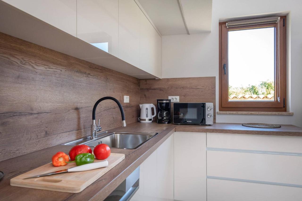 Holiday House Luca Porec Bagian luar foto