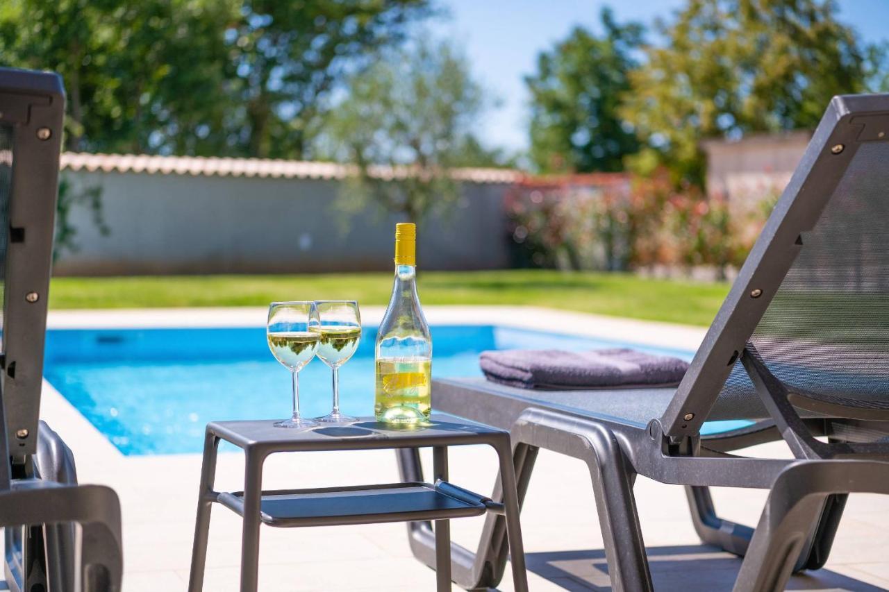 Holiday House Luca Porec Bagian luar foto