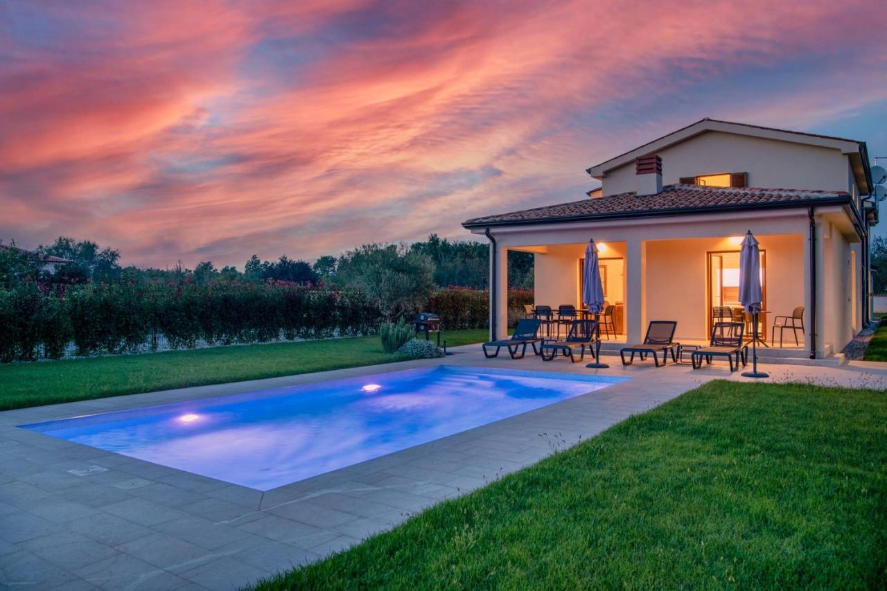 Holiday House Luca Porec Bagian luar foto