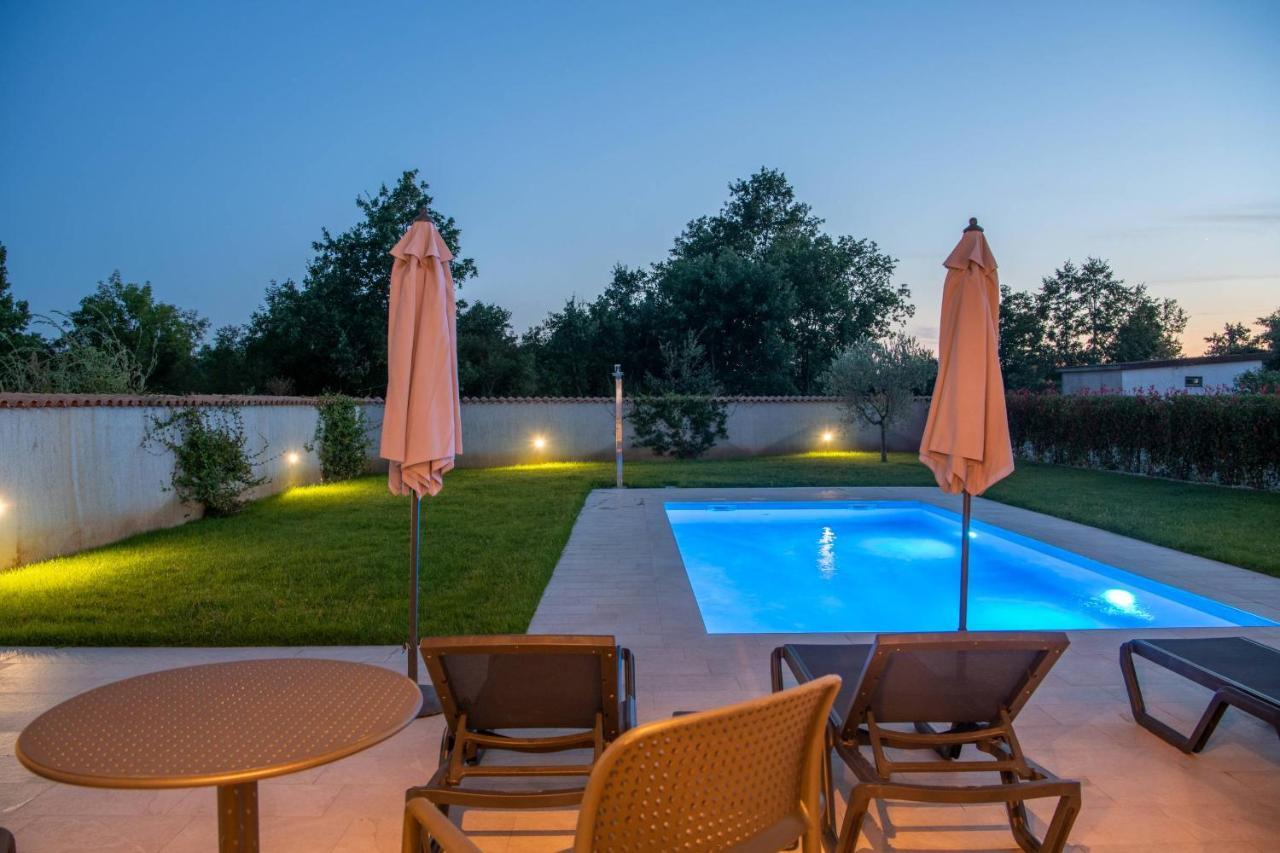 Holiday House Luca Porec Bagian luar foto