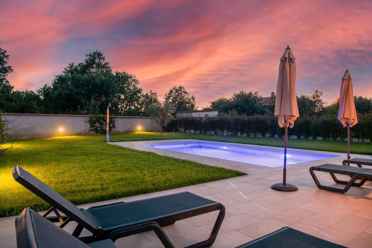 Holiday House Luca Porec Bagian luar foto